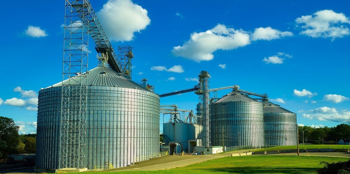 Repurposing steel grain bins to design a lodging centre