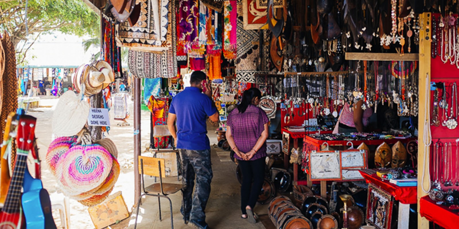 Handicrafts and local souvenir shops are popular with tourists
