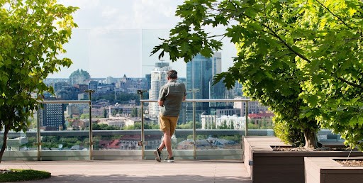 Green elements in rooftops of public buildings, Urban densities