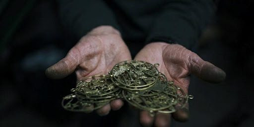 italy pisa handicrafts ceramic art france florence italy artisan artists design a bridge for artisans architecture competition architecture challenge design a crossing handicraft florence workshop beauty 